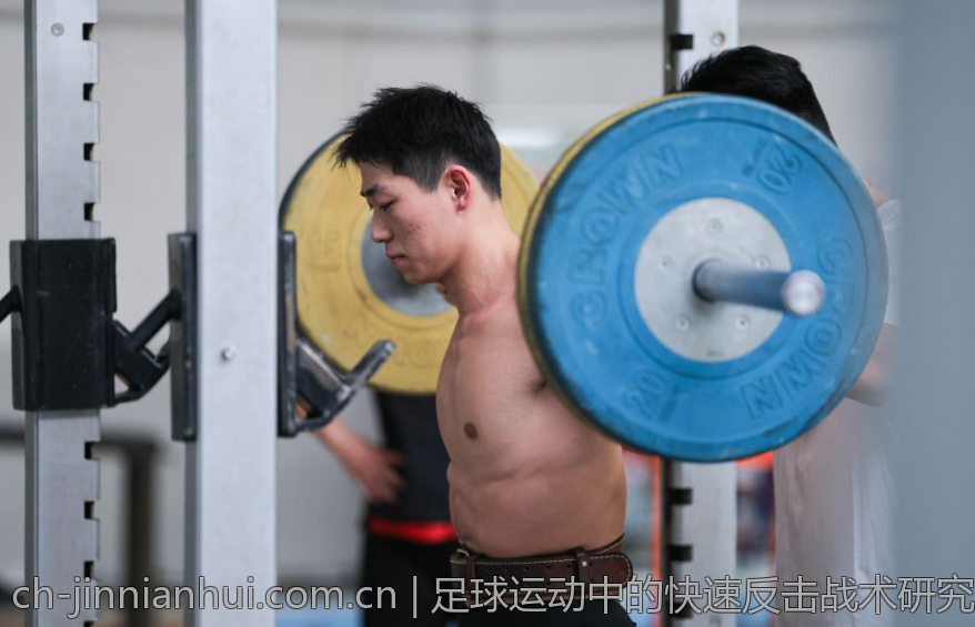 足球运动中的快速反击战术研究