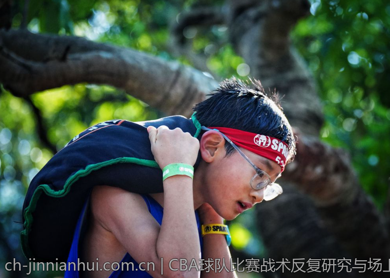 CBA球队比赛战术反复研究与场上调整